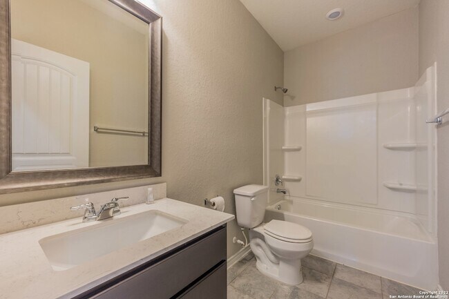 Building Photo - 3592 Vuitton