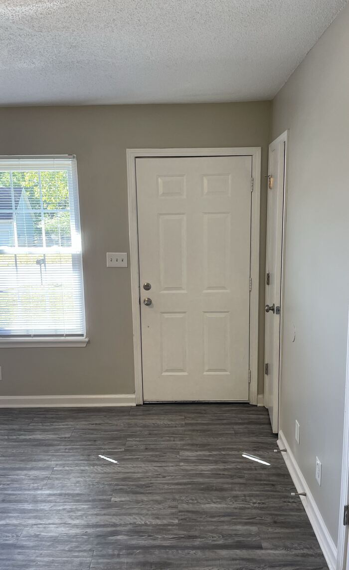 Building Photo - 641 Miles Ct