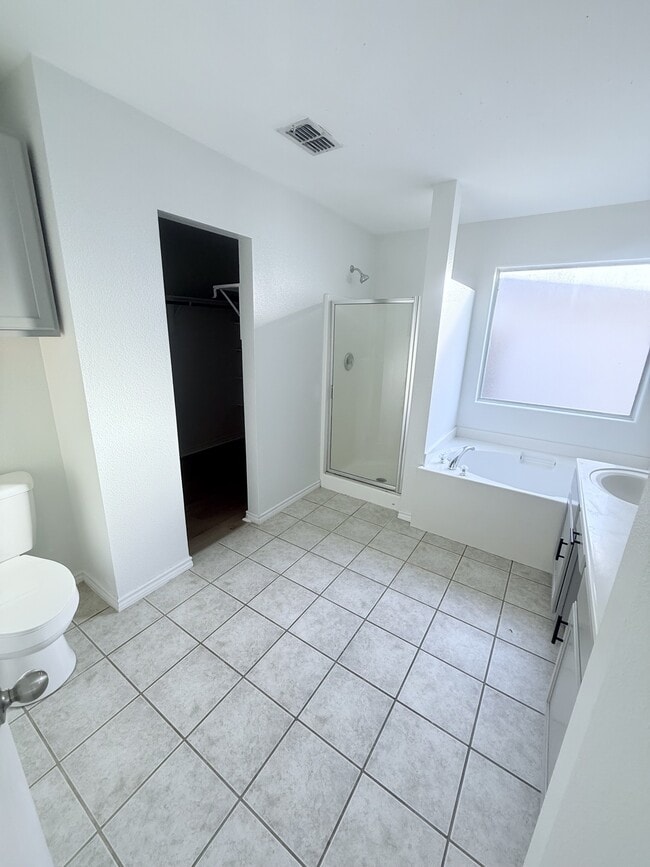 Building Photo - 2301 Tropical Wind Dr