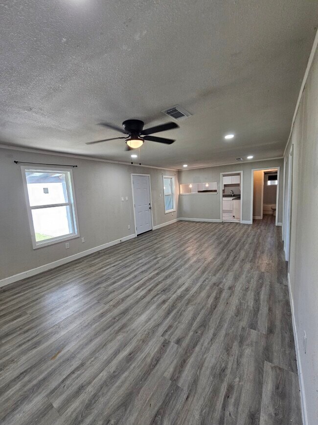Building Photo - 120 Antionette Ln