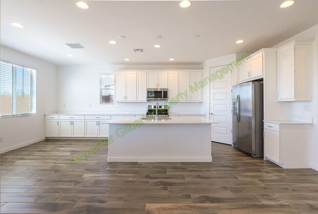 Building Photo - Pet Friendly 5 bed/3 bath in the Hawes Crossing Community of East Mesa