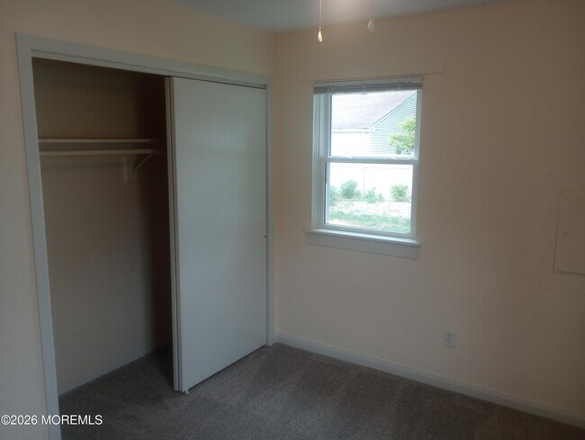 Building Photo - 3 Primrose Ln