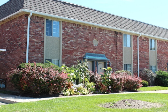 Building Photo - Braeburn Village