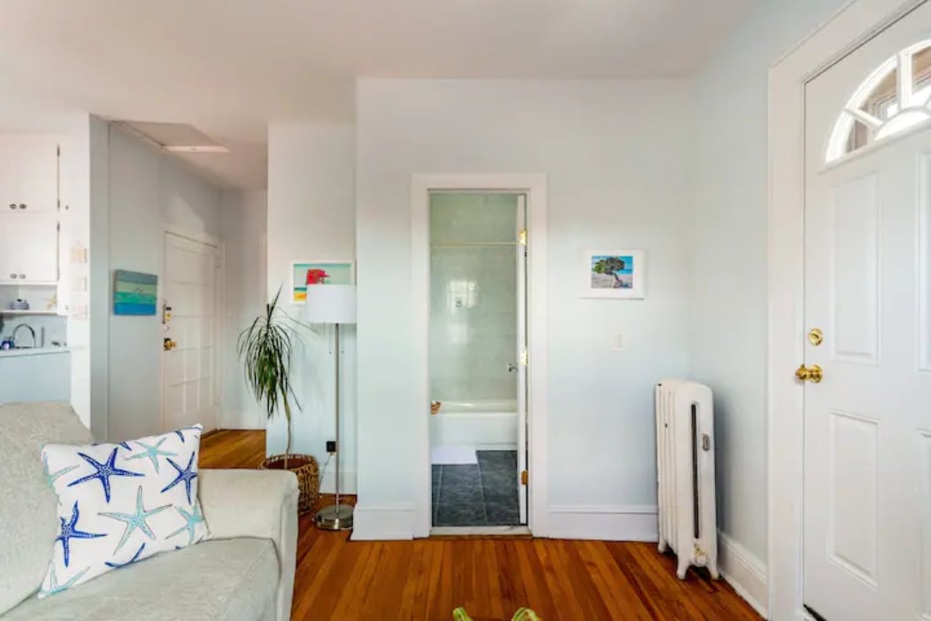 Building Photo - 28 Walnut E St