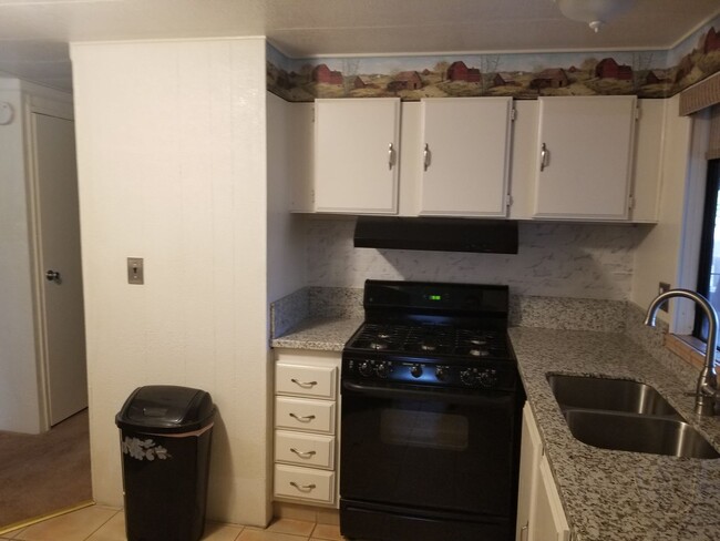 Building Photo - 2 Bedroom, 2 Bathroom Country Home