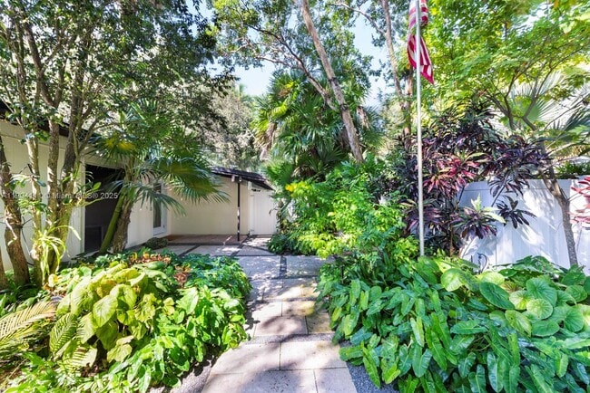 Building Photo - 1107 NE 118th St