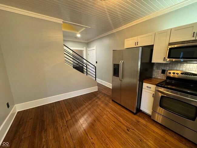 Building Photo - 449 Yandes St