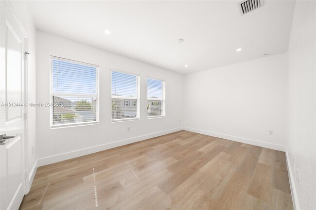 Building Photo - 13229 SW 271st Ter