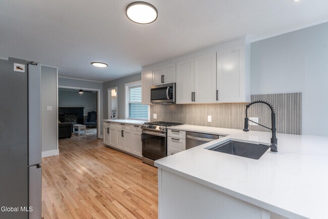 Building Photo - 3 Heather Ln