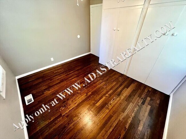 Building Photo - Cozy 2 Bed 1 Bath Duplex in Independence-Available NOW!!