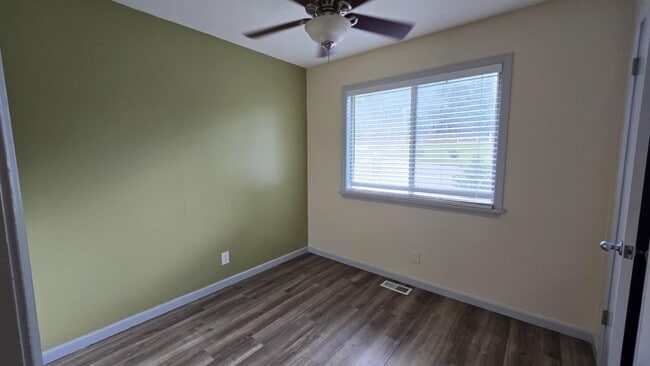 Building Photo - 22 Smokey Creek Cove