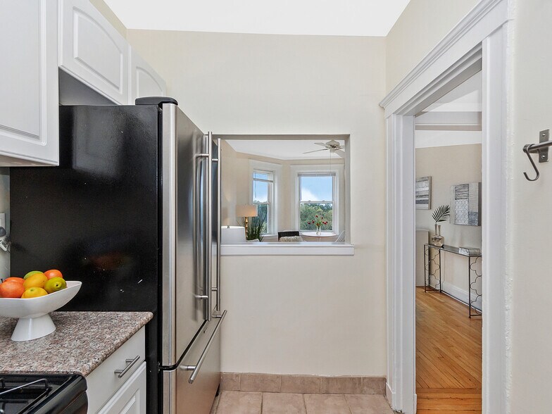 Building Photo - 125 Park Dr