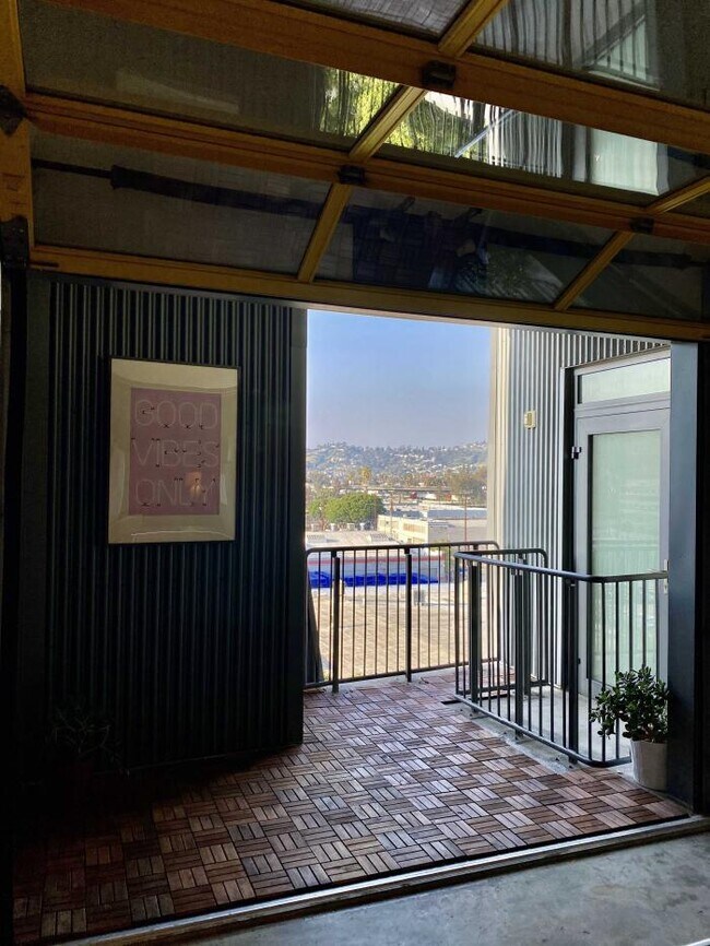 Building Photo - 1 bedroom in Los Angeles CA 90031