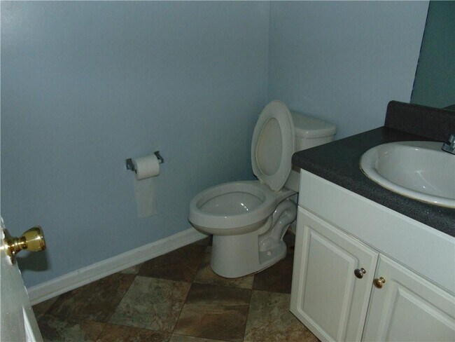 Building Photo - 611 Dove Ln