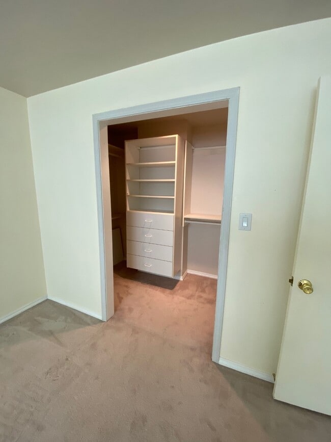 Building Photo - 3816 Beach Dr SW