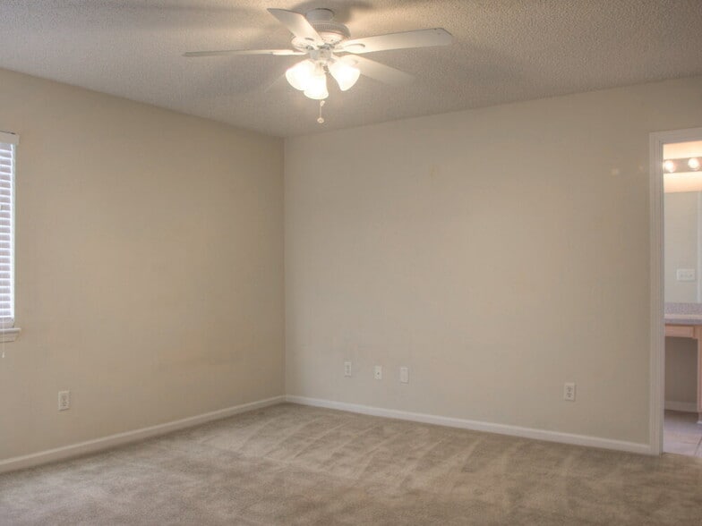 Building Photo - 3374 Guernsey Ct