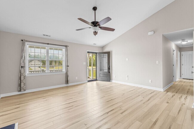 Building Photo - 214 Tall Tree Court