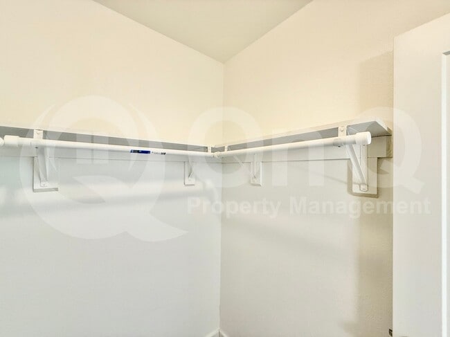 Building Photo - 2113 E Dunbar Dr