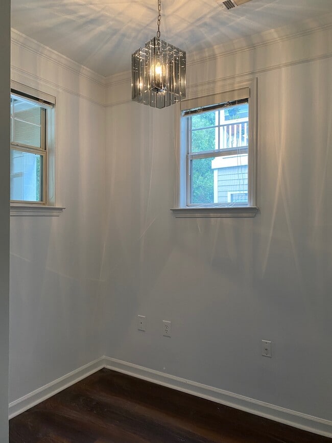 Building Photo - 525 Sandringham Dr