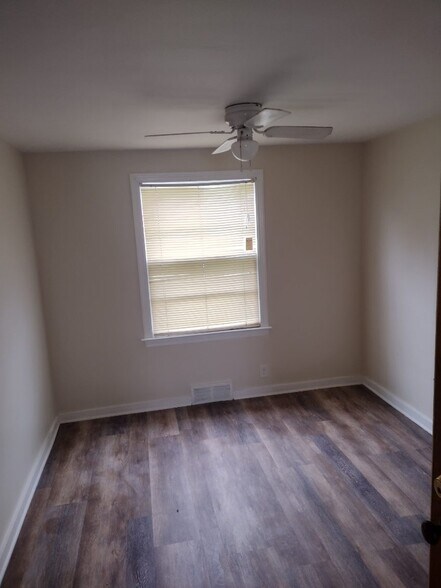 Building Photo - 327 Parkridge Ave