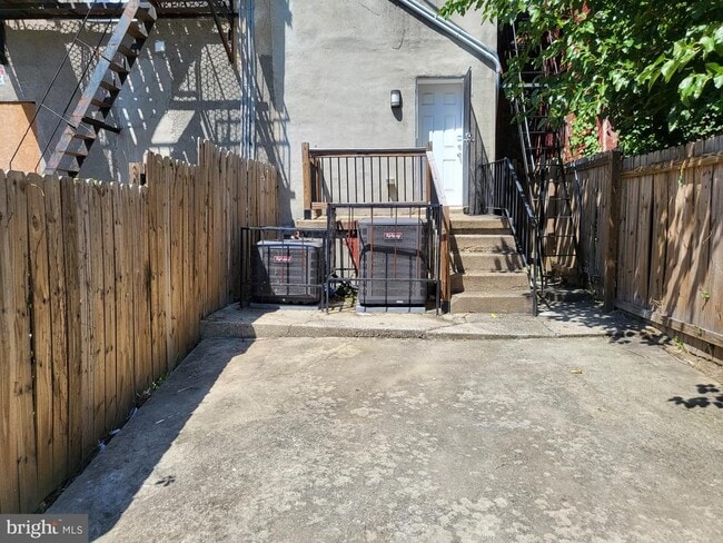 Building Photo - 1339 W Lafayette Ave