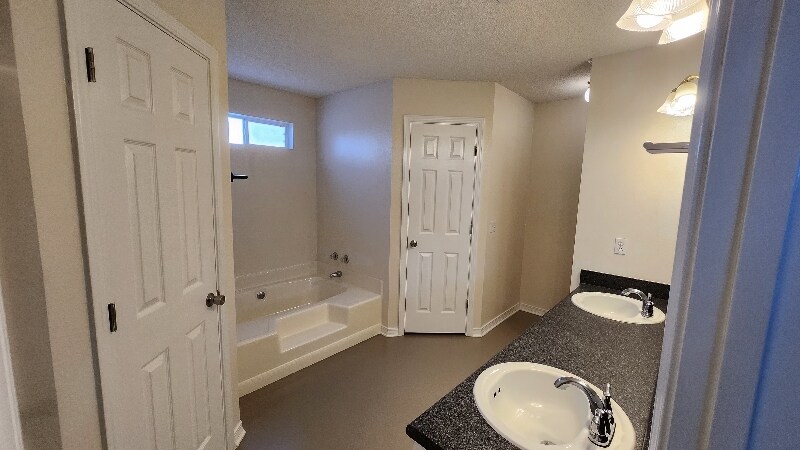 Building Photo - 915 Vonna Jo Cir