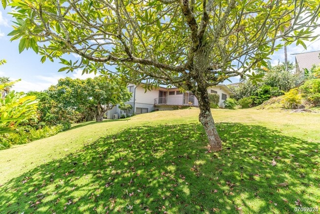 Building Photo - Rarely Available 3BA/2BA/2 Pkg SF in Aiea ...