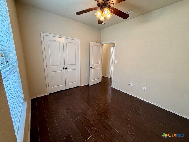 Building Photo - 685 Creekside Cir