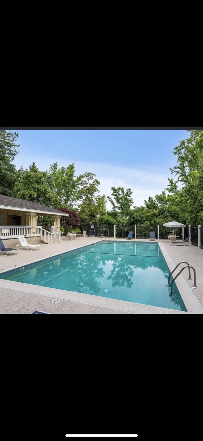 Building Photo - 1405 Kinross Ct