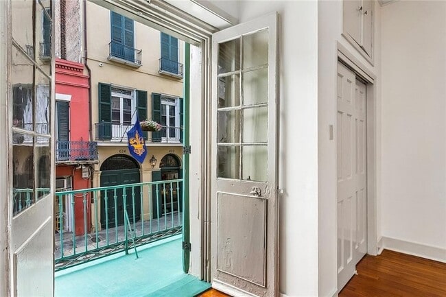 Building Photo - 629 Royal St