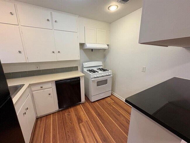 Building Photo - 6506 Linda Ln