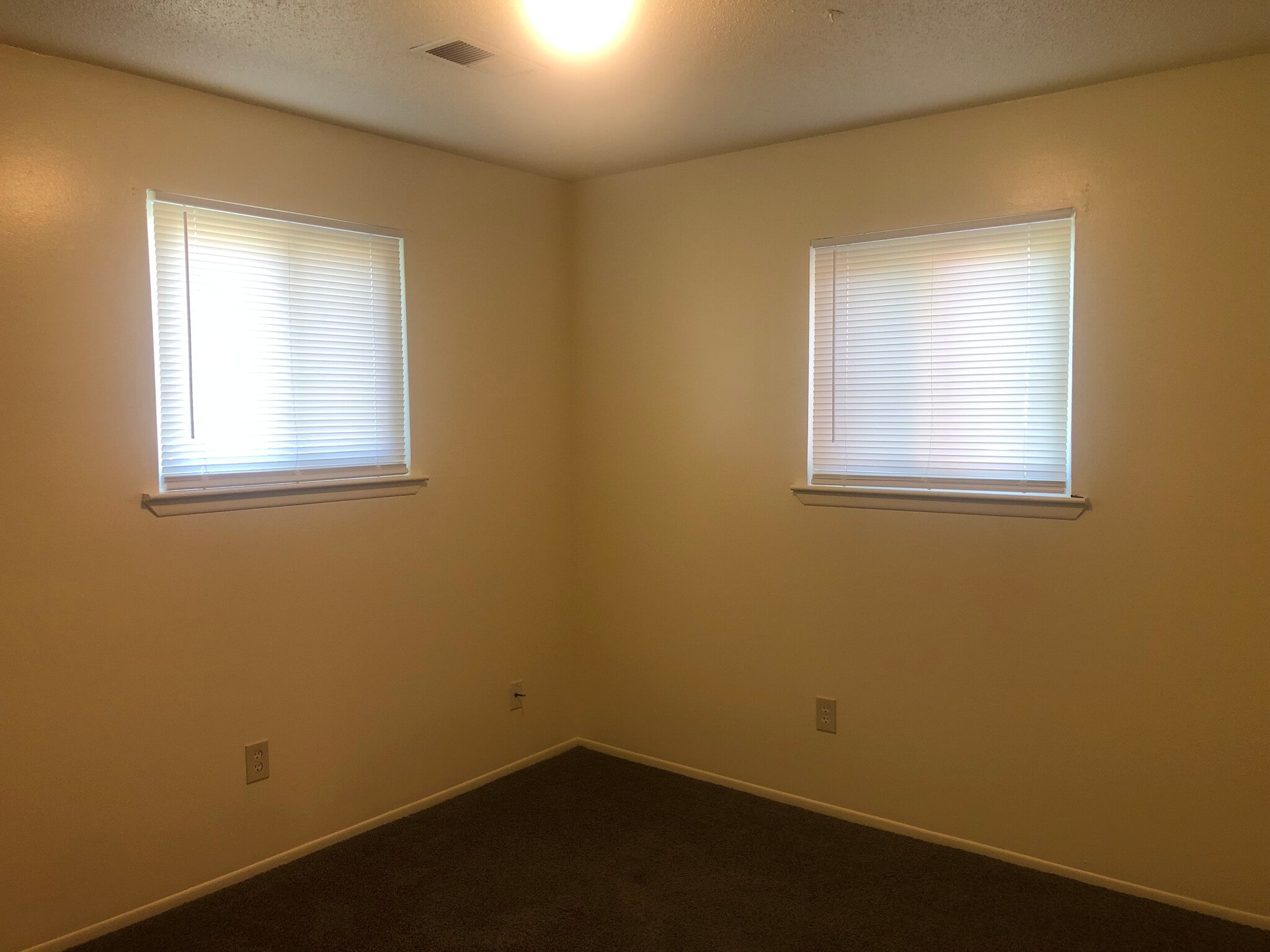 Building Photo - 1552 Hanover St