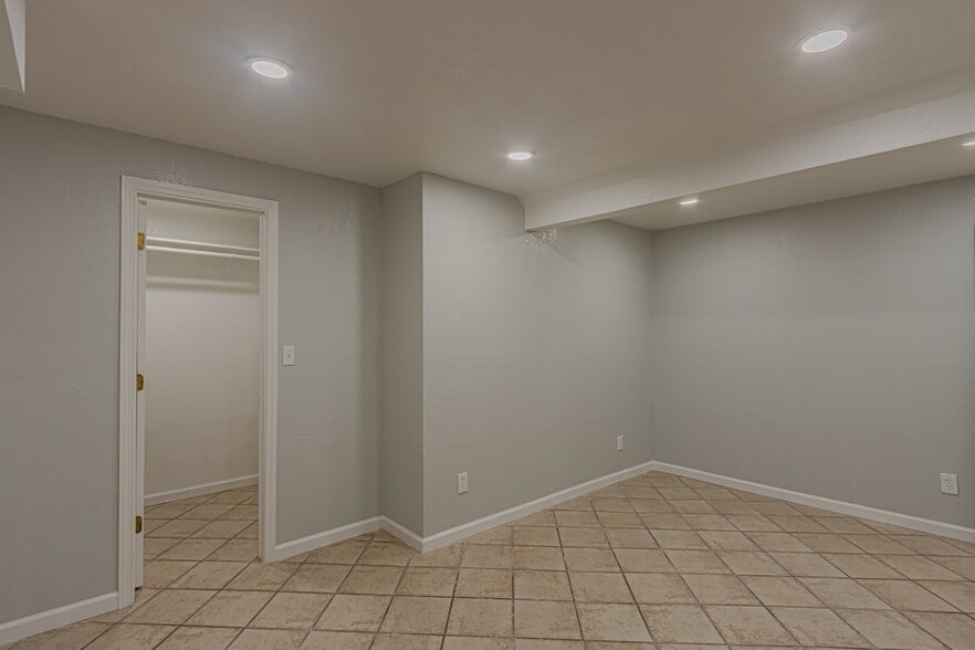 Building Photo - 1127 N El Paso St
