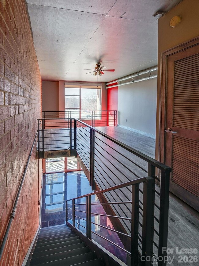 Building Photo - 710 W Trade St