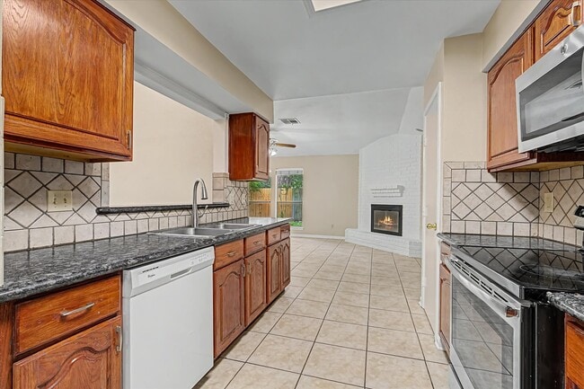 Building Photo - 7315 Foxside Ln
