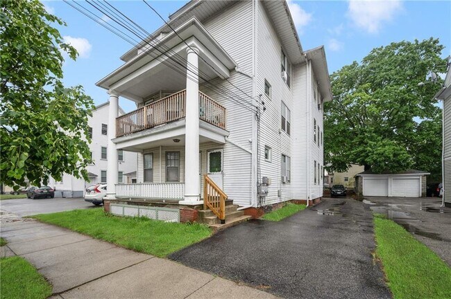 Primary Photo - 16 Radcliffe Ave