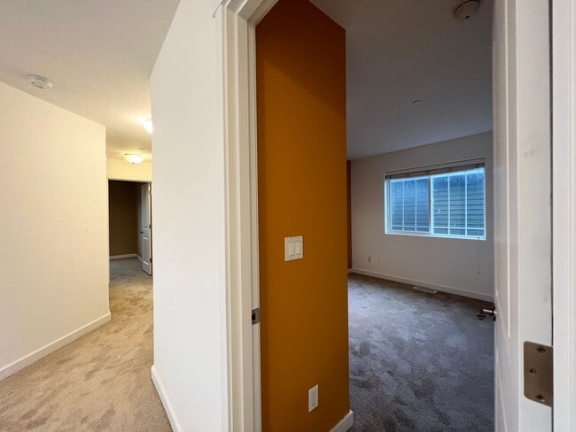 Building Photo - Beautiful 4 Bed, 2.5 Bath Home with Two Car Garage!