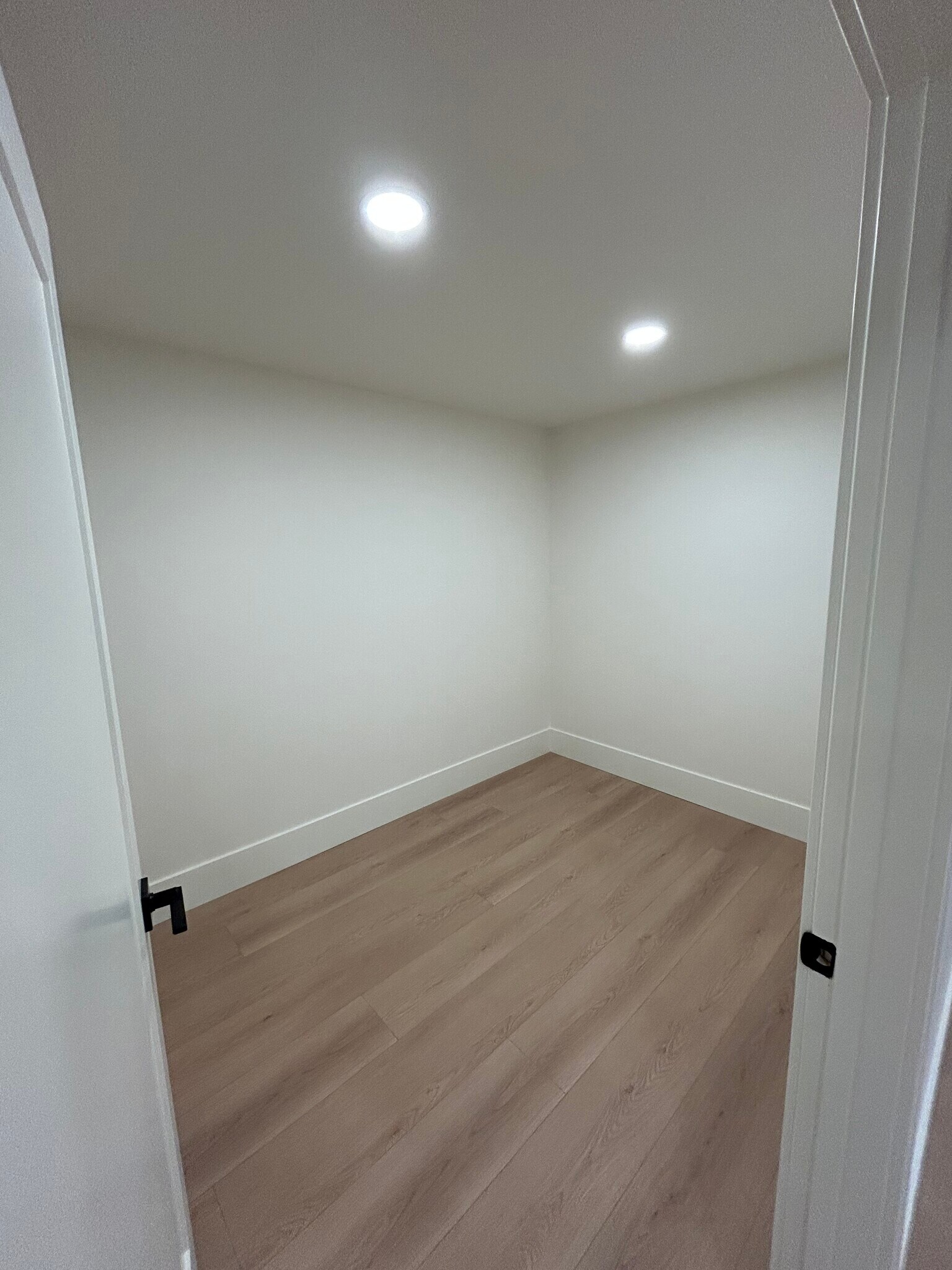 Flex Space - 2621 W Aurora Ave