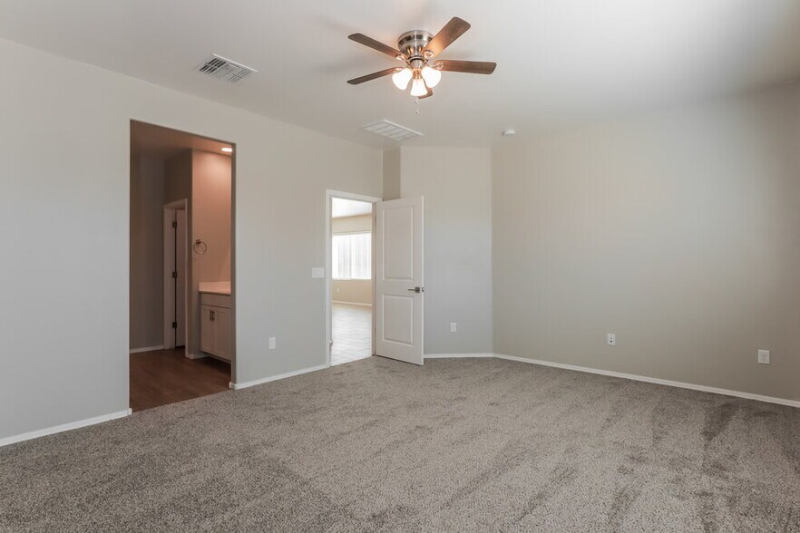 Building Photo - 334 S Willow Wick Dr