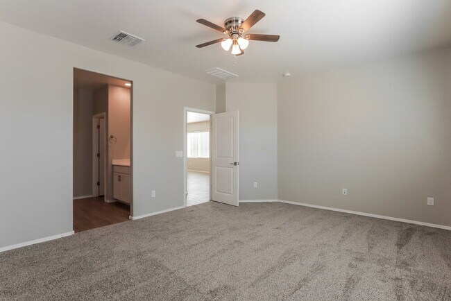 Building Photo - 334 S Willow Wick Dr