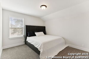 Building Photo - 462 Vamanos