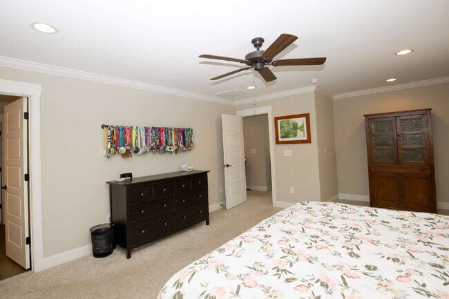 Building Photo - "Charming 4-Bedroom Retreat with Fireplace and 3 Full Baths in Aberdeen!"