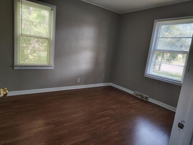 Building Photo - 4628 W Drexel Ave