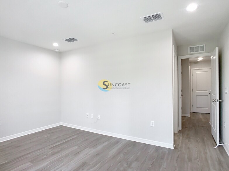 Building Photo - 3821 SW 43rd Ct