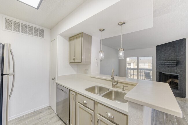 Building Photo - 250 El Dorado Blvd