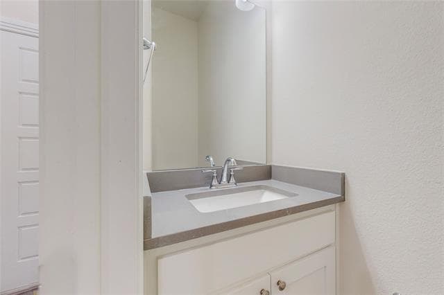 Building Photo - 16124 Doe Lk Dr