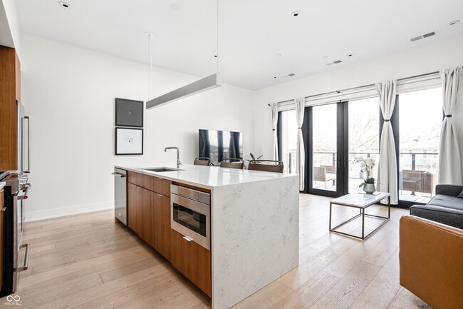 Building Photo - 877 N East St