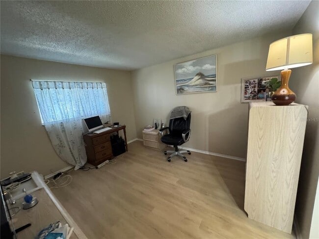 Building Photo - 7249 Parkside Villas Dr N