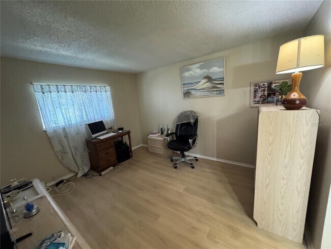 Building Photo - 7249 Parkside Villas Dr N