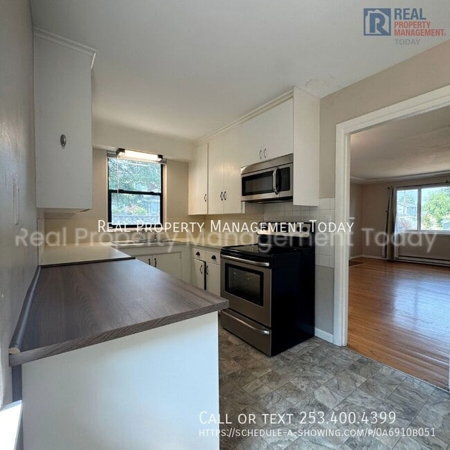 Building Photo - 3122 S 11th St